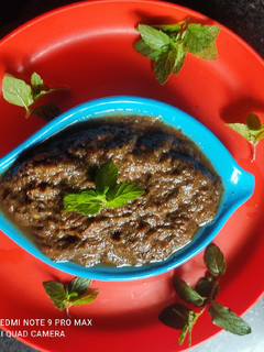 चटपटी पुदीना चटनी (chatpati pudina chutney recipe in Hindi) रेसिपी मुख्य फोटो