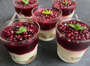 Foto principal de Postre árabe sin horno de granada (mahalabia) fácil y delicios