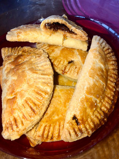 Una foto de Empanadas de miel de chiverre ☕️🥟