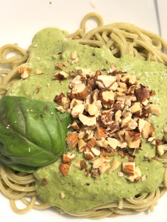 Una foto de Crema de pesto 🍝