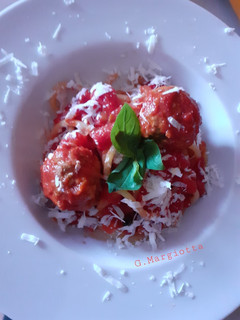 Foto di Bucatini con polpette al pomodoro e cacio-ricotta
