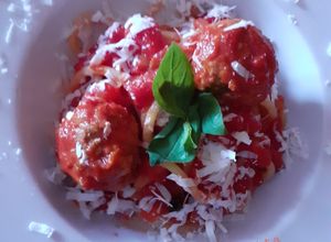 Foto di Bucatini con polpette al pomodoro e cacio-ricotta