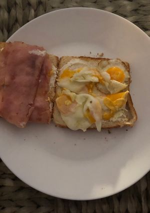 Una foto de Sándwich con huevos de codorniz