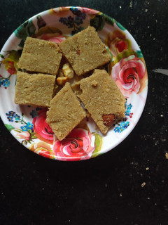 સુખડી (Sukhdi Recipe In Gujarati) રેસીપી મુખ્ય ફોટો