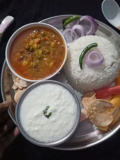 आलू मटर की सब्जी और चावल (aaloo matar ki sabji aur chawal recipe in Hindi) रेसिपी मुख्य फोटो