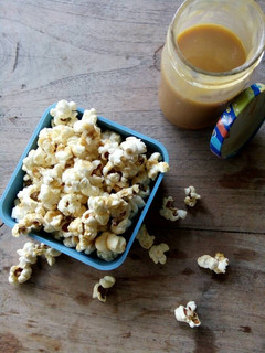 Foto resep Popcorn with butterscotch sauce
