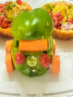 हेल्दी वाटी स्प्राऊट चाट (healthy vati sprouts chaat recipe in marathi) रेसिपी चे मुख्य फोटो