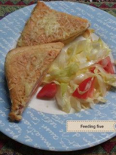 Una foto de Sándwich de jamón y queso #sinlactosa al horno
