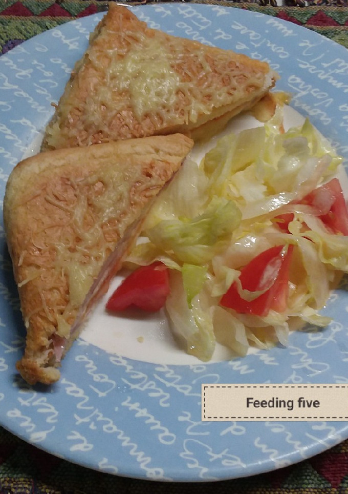 Una foto de Sándwich de jamón y queso #sinlactosa al horno