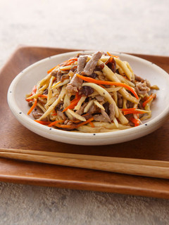 【家樂福廚房】筊白筍炒肉絲 的食譜成品照片