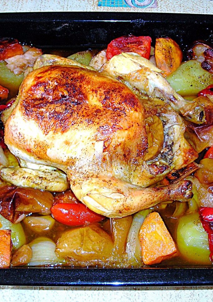 Una foto de Pollo al horno con verdura variada