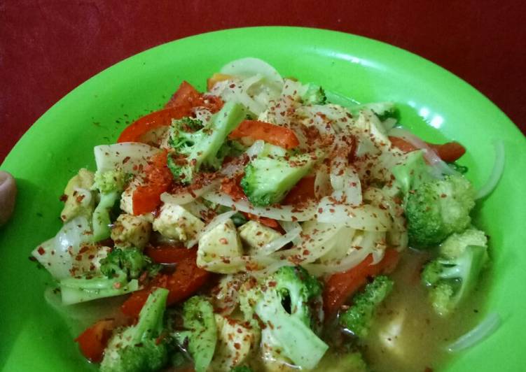 Tumis dada ayam mix brokoli dan red paprika sehat