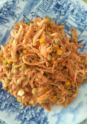 Una foto de Arroz con pollo y arveja