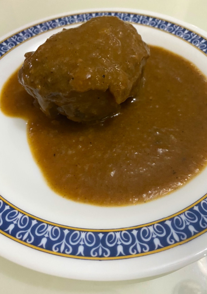 Una foto de Carrillada en salsa de verduras y almendras