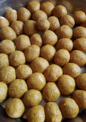 A picture of Besan ke laddo.