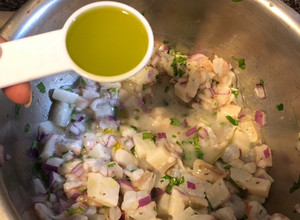 Una foto de Ceviche de pescado con camarón