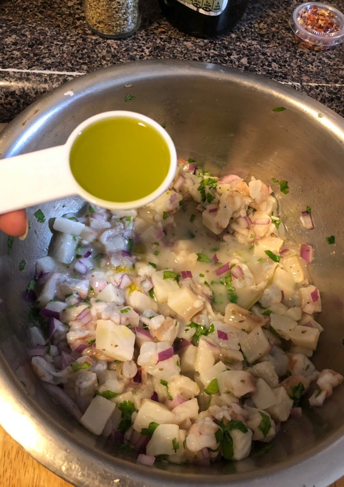 Una foto de Ceviche de pescado con camarón