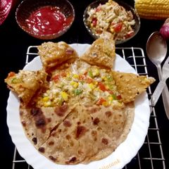A picture of Stuffed Pizza Paratha.