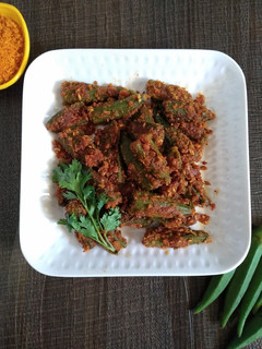 મસાલેદાર ભરવા ભીંડી (Masaledar Bharva Bhindi Recipe In Gujarati) રેસીપી મુખ્ય ફોટો
