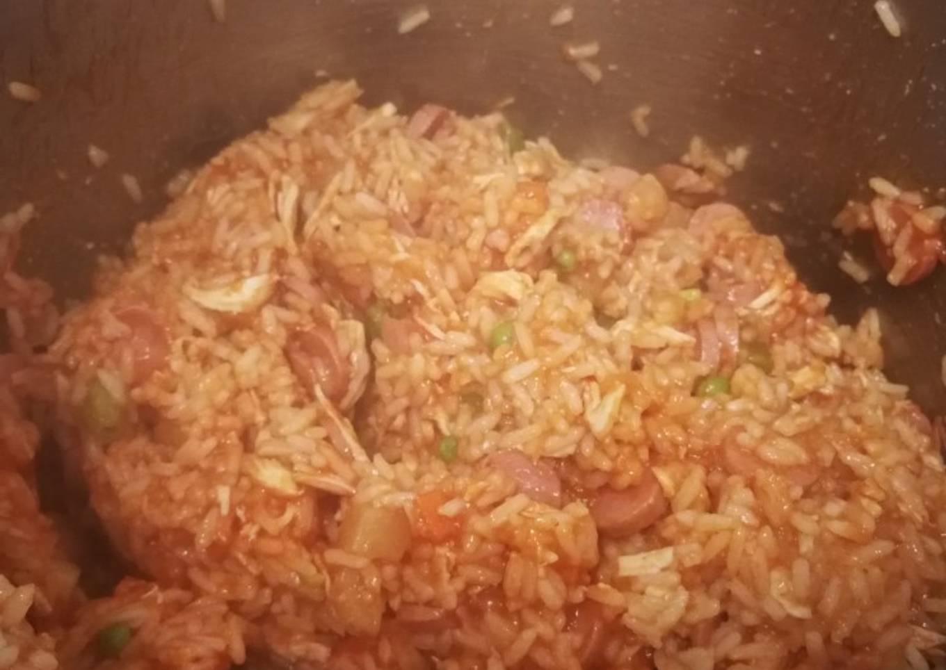 Arroz con pollo al estilo colombiano