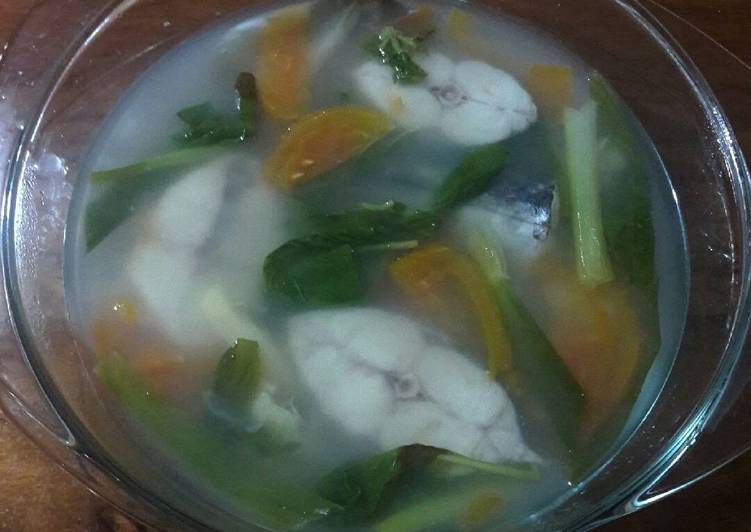 Kuah asang (sup ikan menado style)
