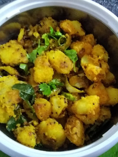 உருளை கிழங்கு ஃ பிரை (Urulaikilanku fry recipe in tamil) செய்முறை முக்கிய புகைப்படம்