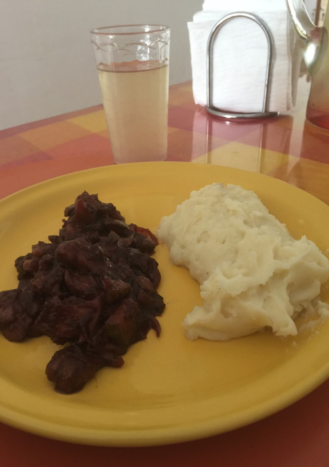 Una foto de Pollo en salsa de Jamaica 🇯🇲