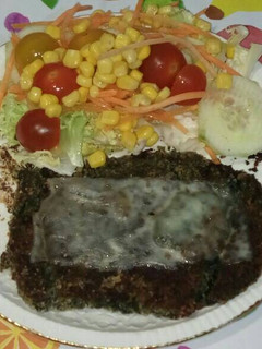 Una foto de Filete vegetariano con ensalada