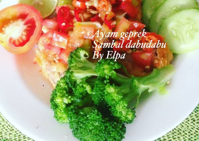 Ayam geprek sambal dabudabu