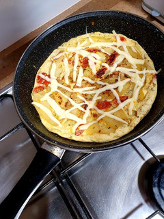 Una foto de Tortilla de patata con queso 🧀