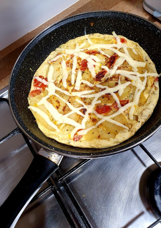 Una foto de Tortilla de patata con queso 🧀