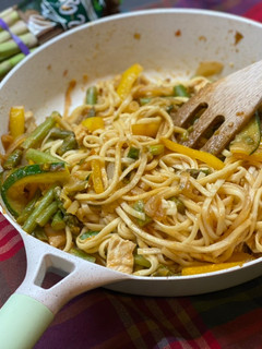Una foto de Noodles con verduras al dente
