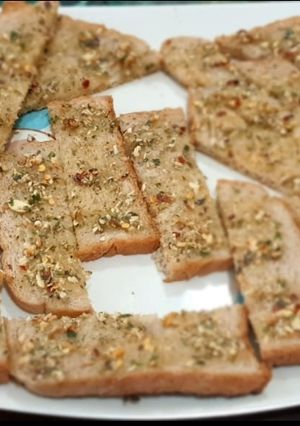 गार्लिक ब्रेड (Garlic Bread recipe in Hindi) रेसिपी मुख्य फोटो