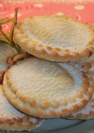 Una foto de Mince pies navideños. Tartaletas de picadillo de frutas secas