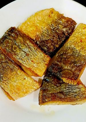 Hình của món Cá nhụ 1 nắng chiên.