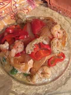 Una foto de Salmón y gambas en papillote
