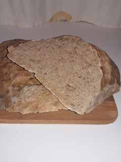 Kovászos teljes kiőrlésű kenyér recept fotója