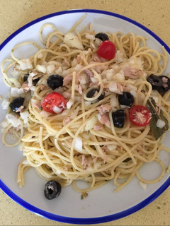 Una foto de Pasta en blanco