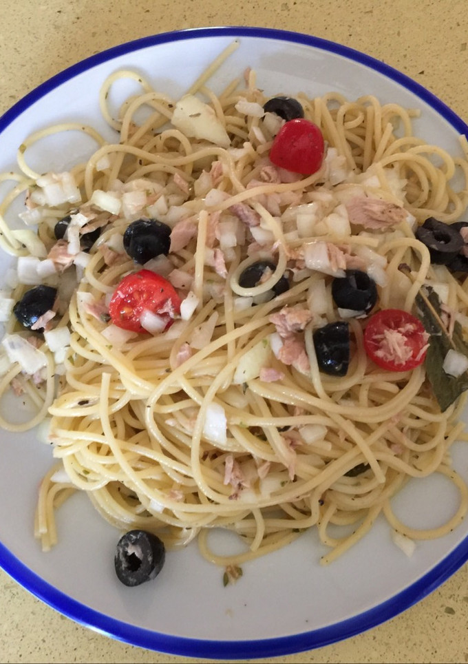 Una foto de Pasta en blanco