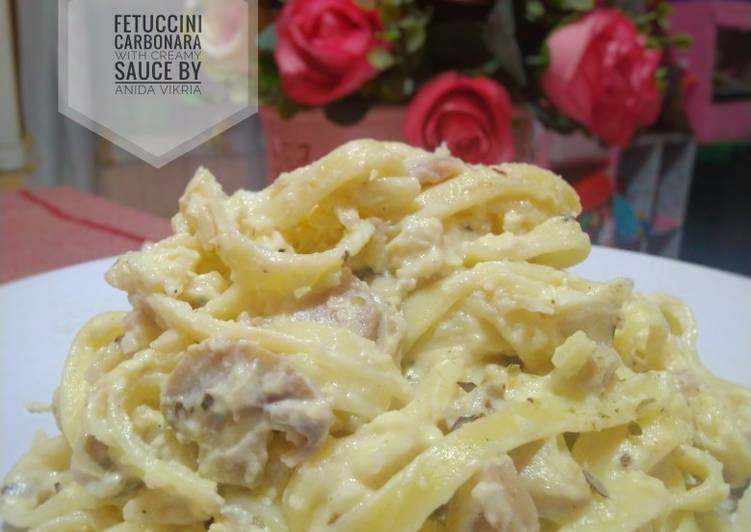 Fettucini carbonara with creamy sauce
