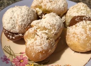 Una foto de Profiteroles rellenos