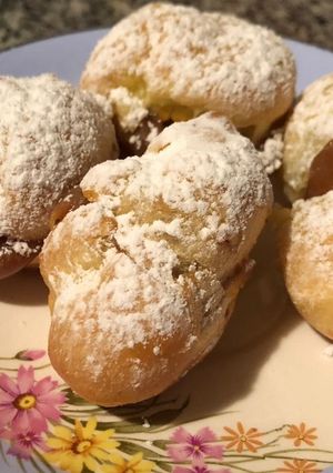 Una foto de Profiteroles rellenos