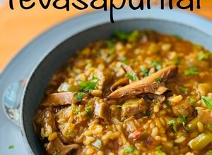 Una foto de Arroz meloso de níscalos y solomillo 🌾 🍄 🐷 🍂🍂