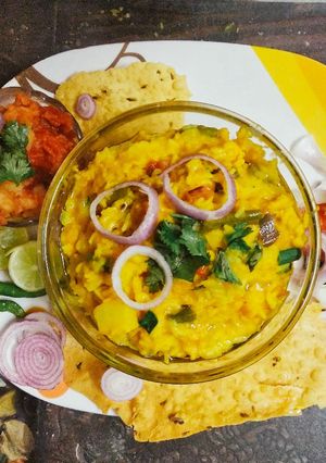 A picture of Khichdi (moong dal,aloo chawal).