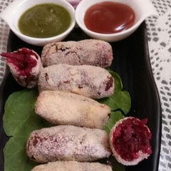 A picture of Beetroot roll.