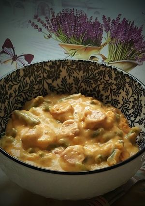 Tejfölös fokhagymás zöldbabfőzelék, füstölt virslivel 🥣🥣🥣 recept fotója