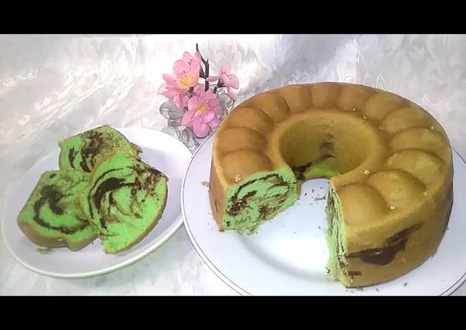Langkah Mudah untuk Menyiapkan Bolu Pandan Putih Telur yang Lezat Sekali