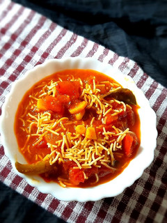 સેવ ટામેટા નું શાક (Sev tameta nu shak recipe in Gujarati) રેસીપી મુખ્ય ફોટો