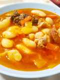 Alubias blancas de bote con oreja, chorizo y morcilla