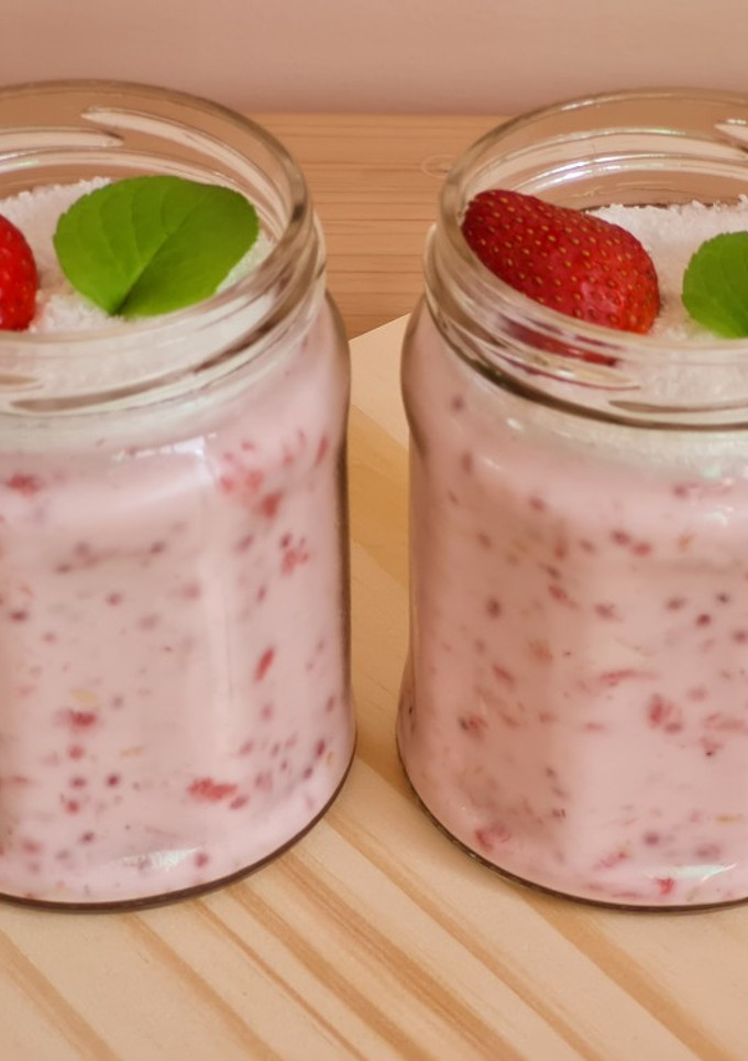 Una foto de Postrecito de yogur firme de frutilla 🍓 bajo en calorías